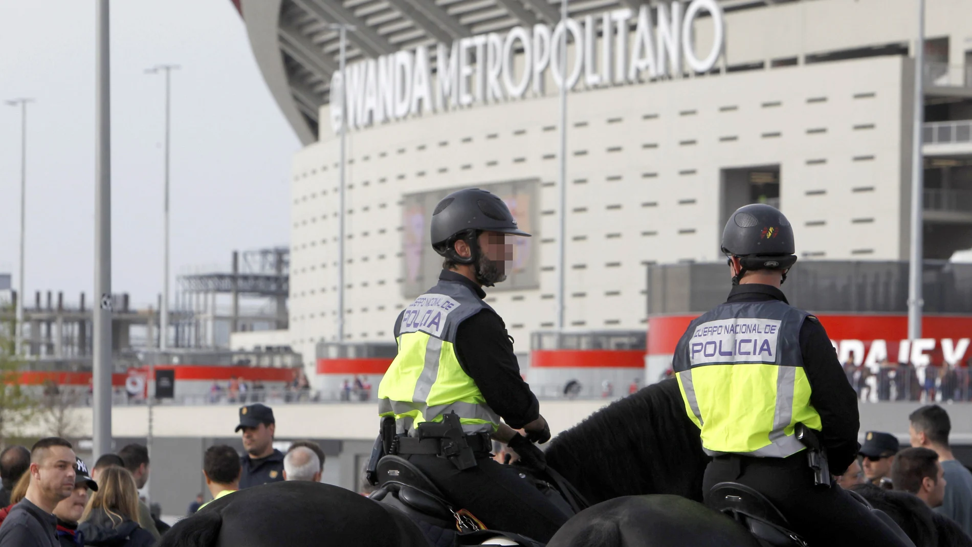 Policías antes de la final de Copa Policías antes de la final de Copa