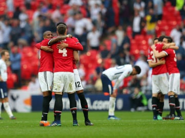 El United celebra un triunfo ante el Tottenham