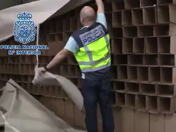 Desmantelan una fábrica que falsificaba envasados de leche de bebé Desmantelan una fábrica que falsificaba envasados de leche de bebé