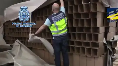 Desmantelan una fábrica que falsificaba envasados de leche de bebé Desmantelan una fábrica que falsificaba envasados de leche de bebé