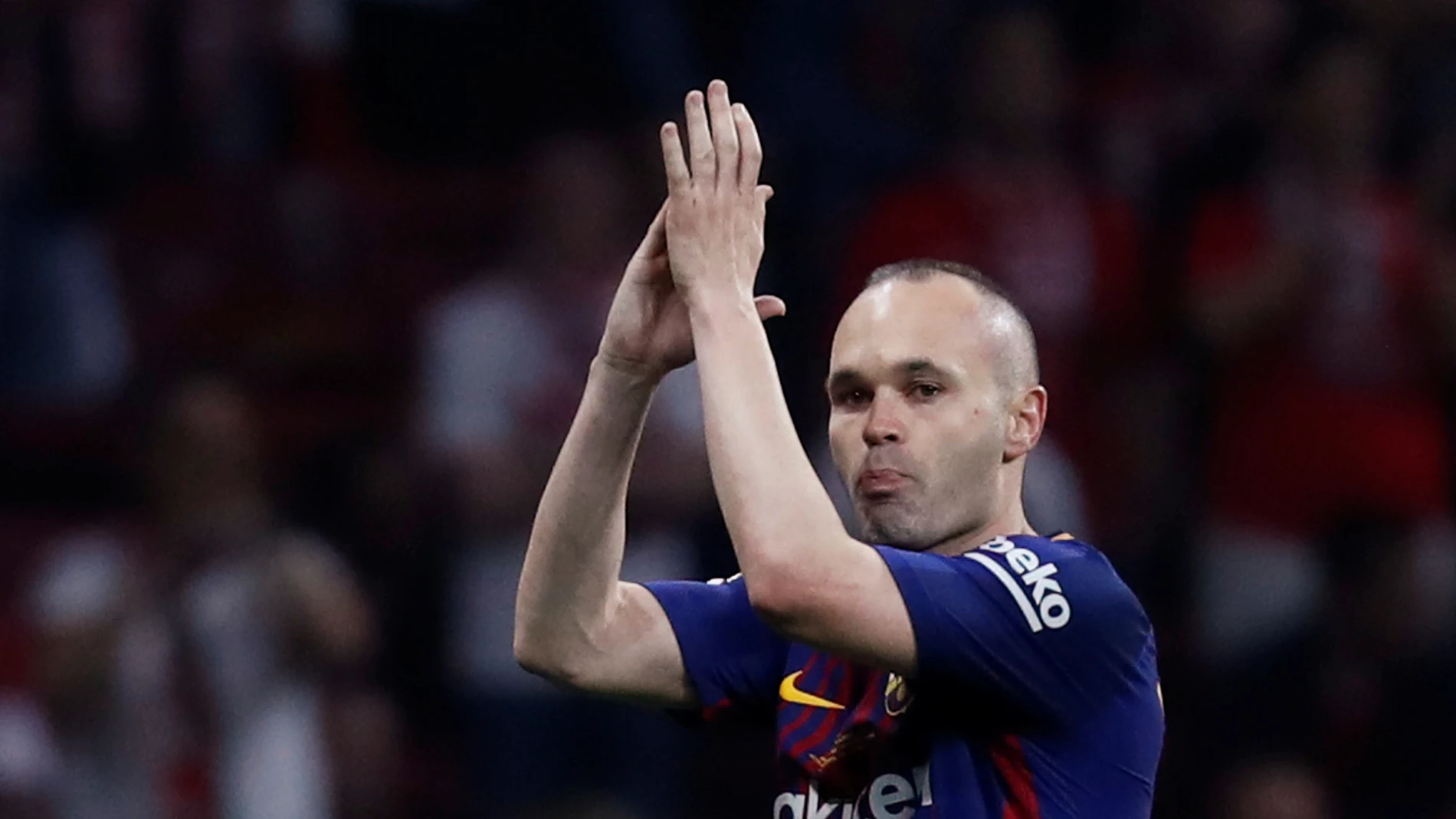 Iniesta al ser sustituído Iniesta al ser sustituído