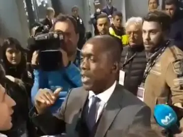 Seedorf habla con los aficionados del Dépor en Butarque Seedorf habla con los aficionados del Dépor en Butarque