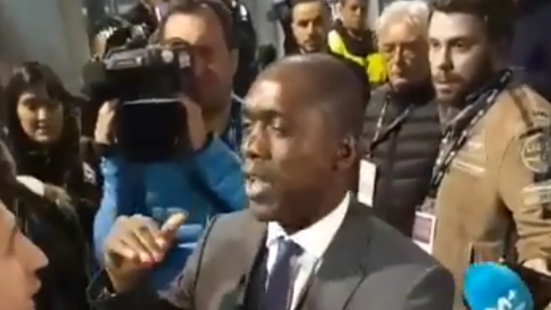 Seedorf habla con los aficionados del Dépor en Butarque Seedorf habla con los aficionados del Dépor en Butarque