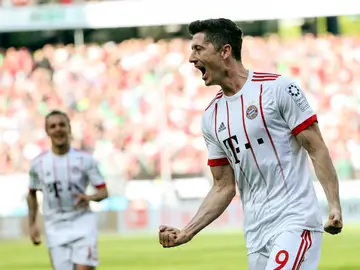 Lewandowski celebrando un gol Lewandowski celebrando un gol