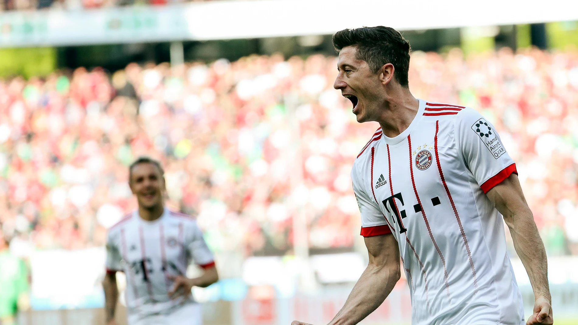 Lewandowski celebrando un gol Lewandowski celebrando un gol