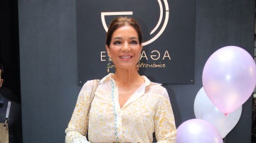 Raquel Bollo en el bautizo de la segunda hija de Kiko Rivera