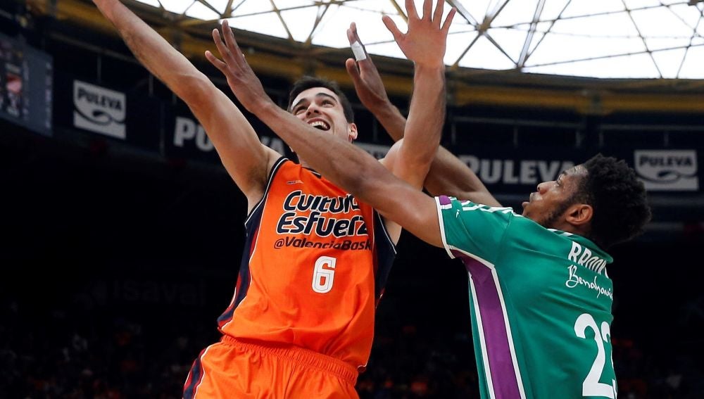 Jeff Brooks durante el encuentro contra el Valencia