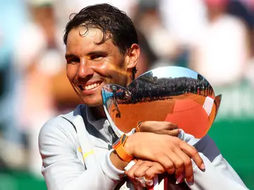 Nadal, con el trofeo de campeón de Montecarlo Nadal, con el trofeo de campeón de Montecarlo
