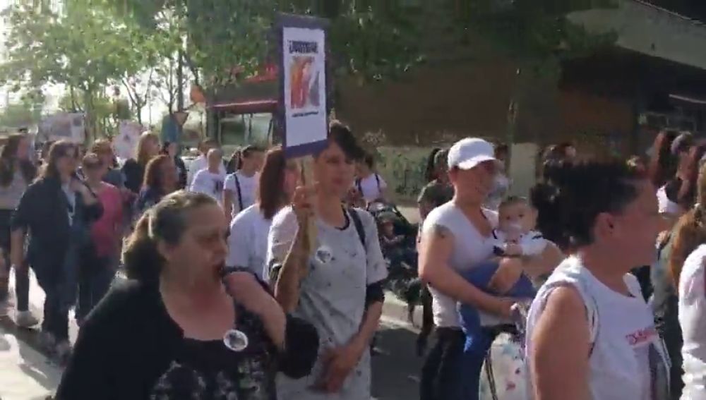 Un centenar de personas se manifiestan en Sabadell para que se siga buscando a Caroline del Valle