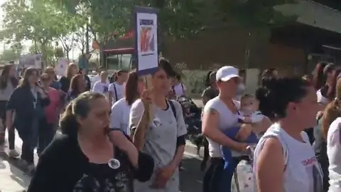 Un centenar de personas se manifiestan en Sabadell para que se siga buscando a Caroline del Valle Un centenar de personas se manifiestan en Sabadell para que se siga buscando a Caroline del Valle