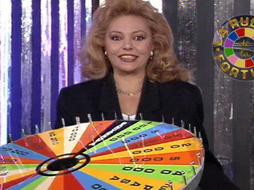 La primera emisión de 'La ruleta de la fortuna' presentado por Mayra Gómez Kemp en 1990 La primera emisión de 'La ruleta de la fortuna' presentado por Mayra Gómez Kemp en 1990