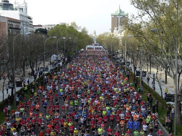 Miles de corredores tras la salida del EDP Rock'n'roll Maratón de Madrid 2019 
