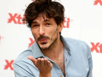 Andrés Velencoso lanzando un beso Andrés Velencoso lanzando un beso