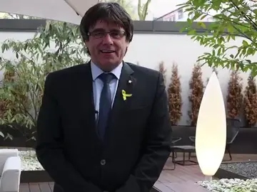 Puigdemont dice que la "censura" y "exilio" son algunos de "los dragones que han intentado malograrnos como pueblo" Puigdemont dice que la "censura" y "exilio" son algunos de "los dragones que han intentado malograrnos como pueblo"