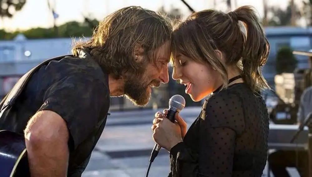 Bradley Cooper y Lady Gaga juntos en 'Ha nacido una estrella'