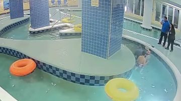 Un niño sobrevive tras pasar nueve minutos atrapado bajo el agua
