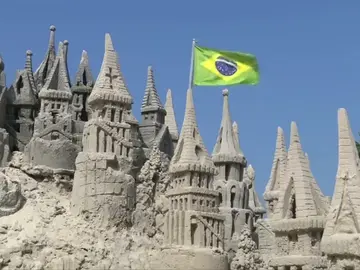 Vive en el interior de un castillo de arena gigante en una playa de Río de Janeiro Vive en el interior de un castillo de arena gigante en una playa de Río de Janeiro