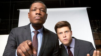Colin Jost y Michael Che, cómicos de 'Saturday Night Live', presentarán los premios Emmy 2018