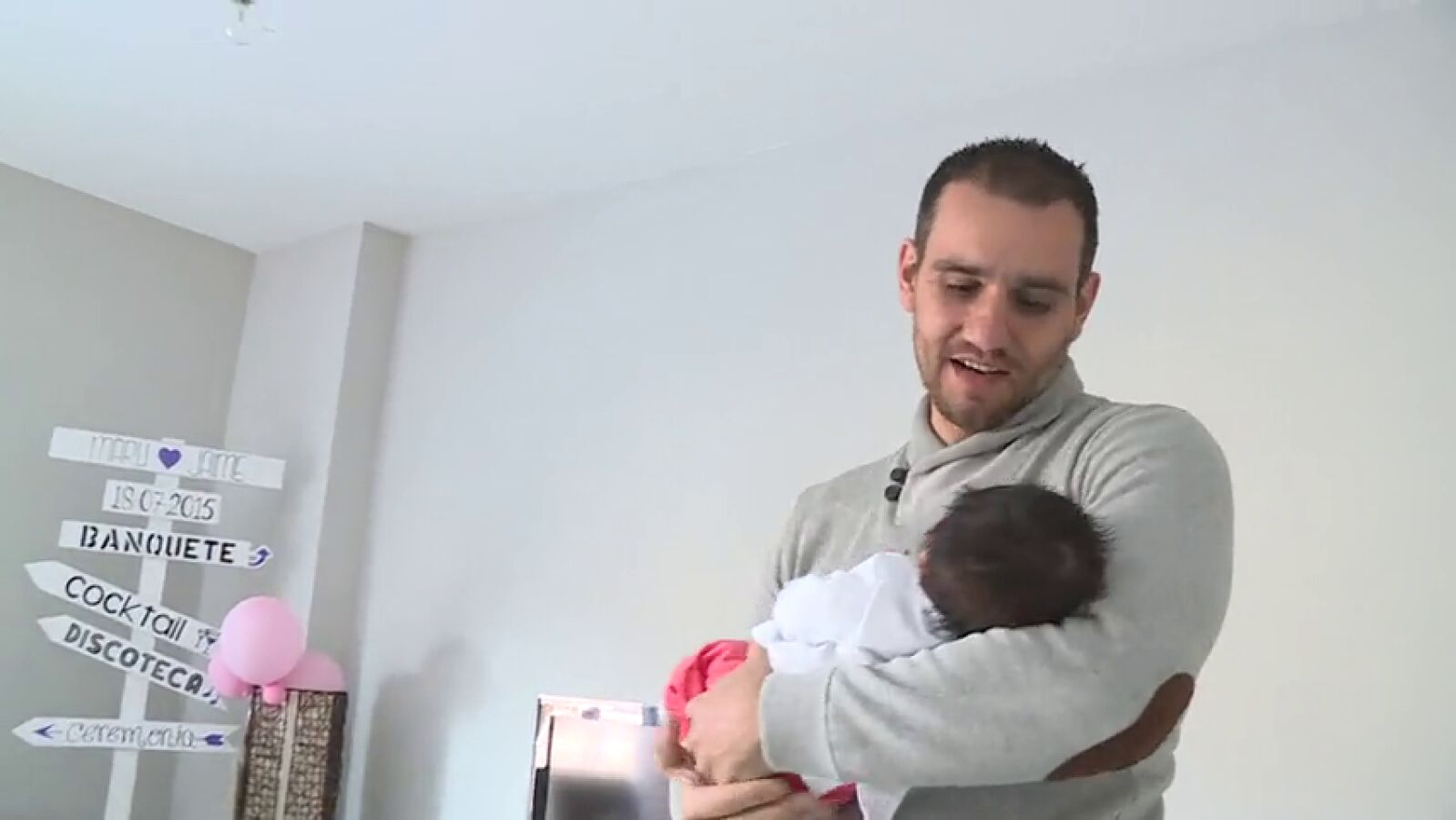 Los permisos de paternidad superan, por primera vez, a los de maternidad