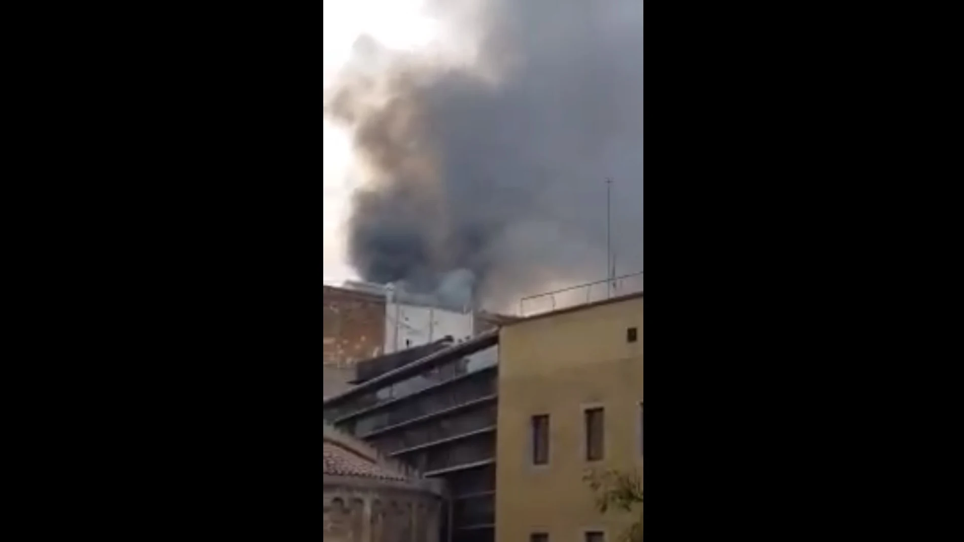 Incendio en el barrio del Raval en Barcelona Incendio en el barrio del Raval en Barcelona