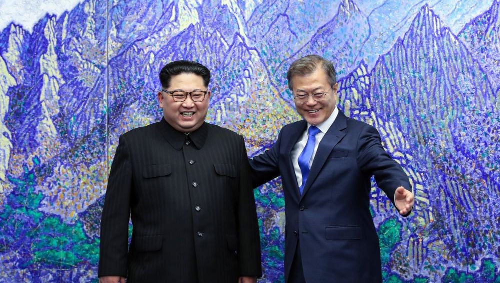El presidente de Corea del Sur, Moon Jae-in, y el líder norcoreano, Kim Jong-un 