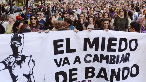 Miles de personas abarrotan calles y plazas contra la sentencia de la Manada Miles de personas abarrotan calles y plazas contra la sentencia de la Manada