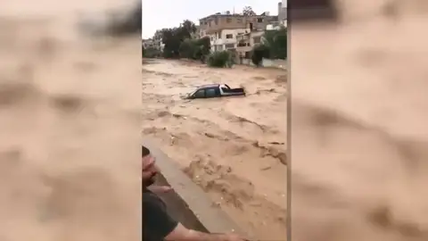 Cientos de evacuados por inundaciones en Jordania Cientos de evacuados por inundaciones en Jordania