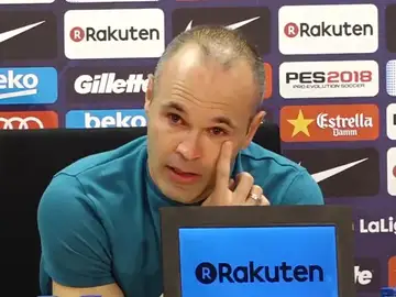 Iniesta, durante la rueda de prensa de su despedida Iniesta, durante la rueda de prensa de su despedida