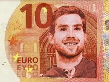 Billete de 10 euros con la cara de Iñigo Martínez Billete de 10 euros con la cara de Iñigo Martínez