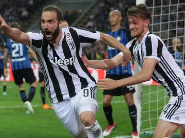 Higuaín celebra su gol decisivo con la Juventus Higuaín celebra su gol decisivo con la Juventus