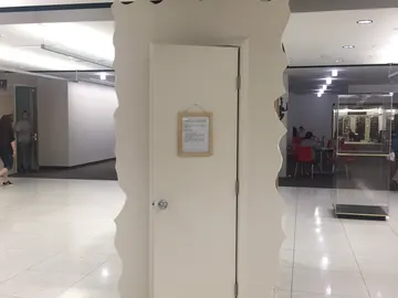 El armario de llorar instalado en la universidad El armario de llorar instalado en la universidad