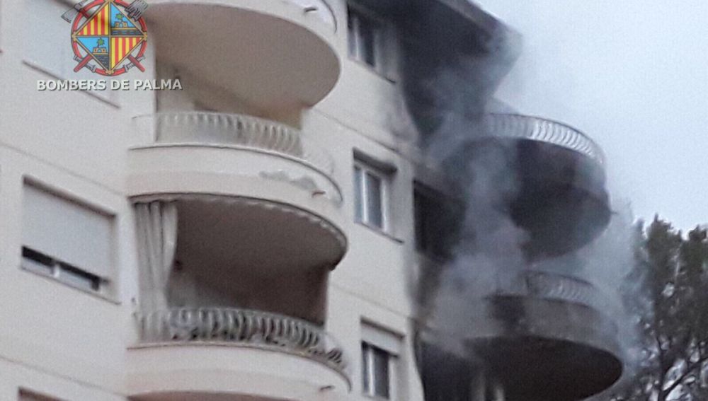 El edificio incendiado