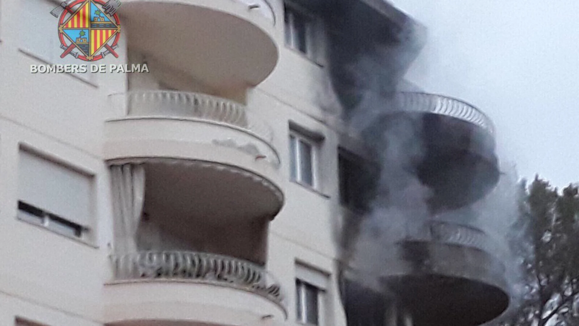 El edificio incendiado El edificio incendiado