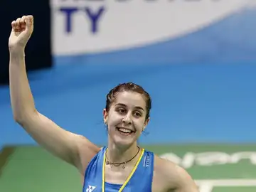 Carolina Marín celebra la victoria en un partido del campeonato de Europa Carolina Marín celebra la victoria en un partido del campeonato de Europa