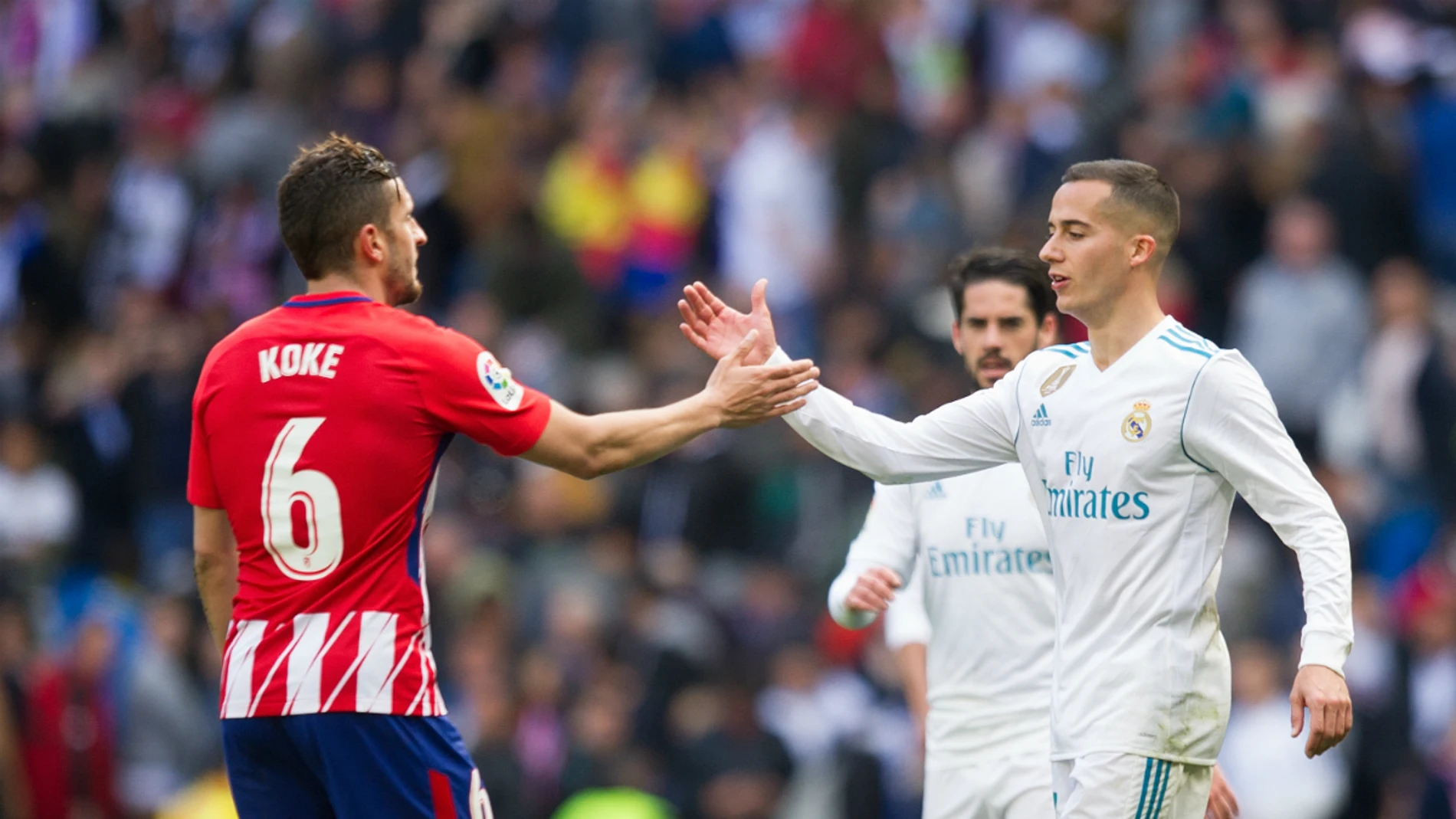 Koke y Lucas se saludan Koke y Lucas se saludan