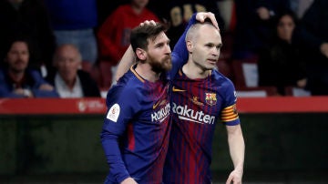 Messi, con Iniesta