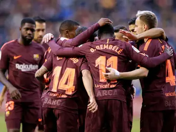 Los jugadores del Barcelona celebran el gol Los jugadores del Barcelona celebran el gol