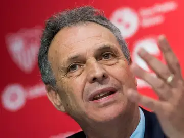 Joaquín Caparros en su presentación Joaquín Caparros en su presentación