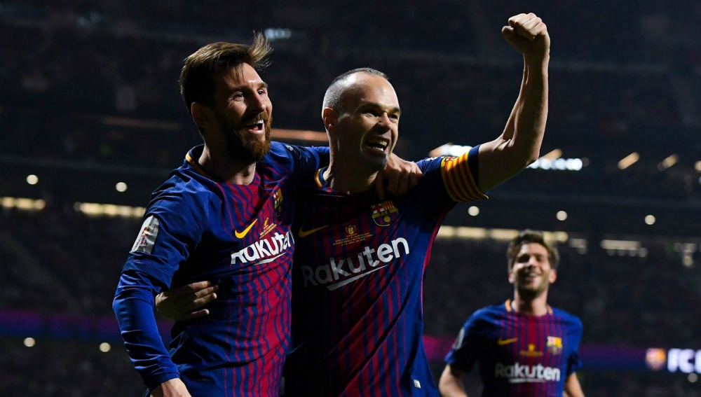 Messi e Iniesta celebran un gol