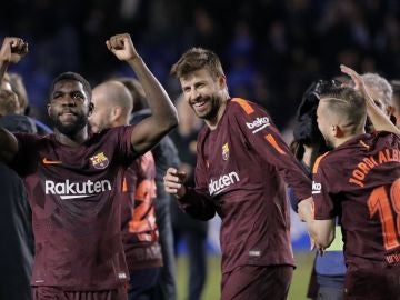 Los jugadores del Barça celebran la Liga en Riazor