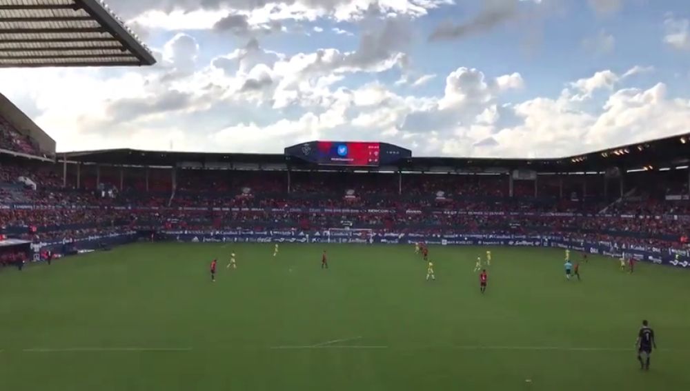 El estadio de Osasuna clama contra la sentencia de 'La Manada': "No es abuso, es violación"