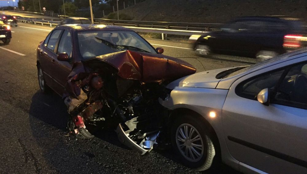 Así han quedado los dos coches tras el impacto