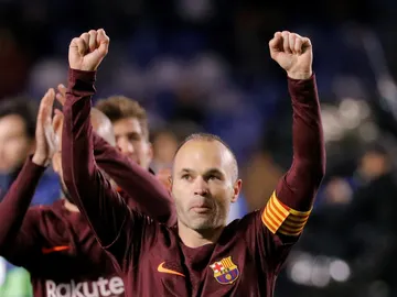 Andrés Iniesta celebra el título liguero en Riazor Andrés Iniesta celebra el título liguero en Riazor