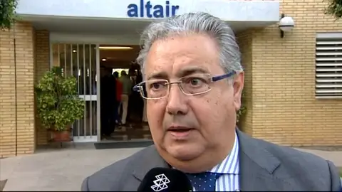 Zoido recuerda que la sentencia a La Manada no es firme y pide respeto hacia la víctima Zoido recuerda que la sentencia a La Manada no es firme y pide respeto hacia la víctima