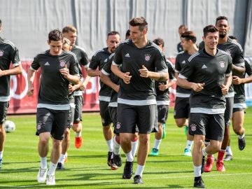 Los jugadores del Bayern se ejercitan en un entrenamiento