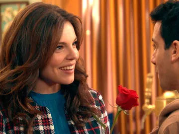 Ignacio se excede de romántico con María Ignacio se excede de romántico con María