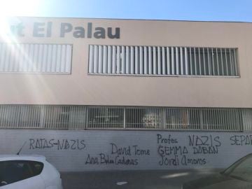 Pintadas en el Instituto El Palau de Sant Andreu de la Barca