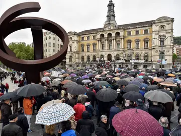 Los pensionistas vizcaínos se concentran de nuevo ante el Ayuntamiento de Bilbao Los pensionistas vizcaínos se concentran de nuevo ante el Ayuntamiento de Bilbao