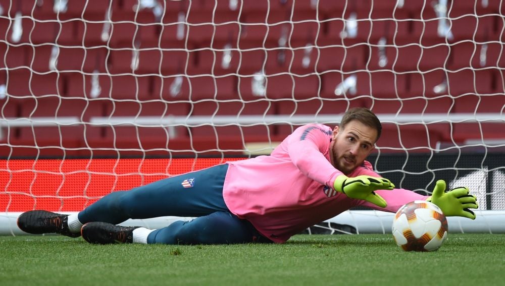 Jan Oblak, en un calentamiento del Atlético de Madrid
