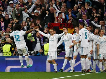 Los jugadores del Real Madrid celebran el segundo gol de Benzema Los jugadores del Real Madrid celebran el segundo gol de Benzema